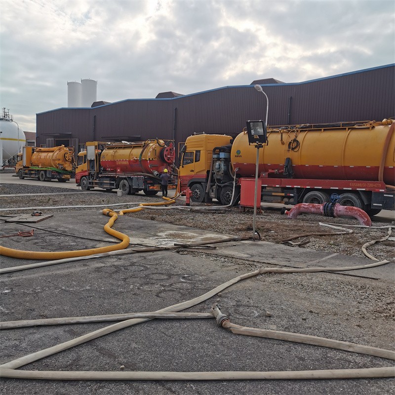 龙山污水池清理